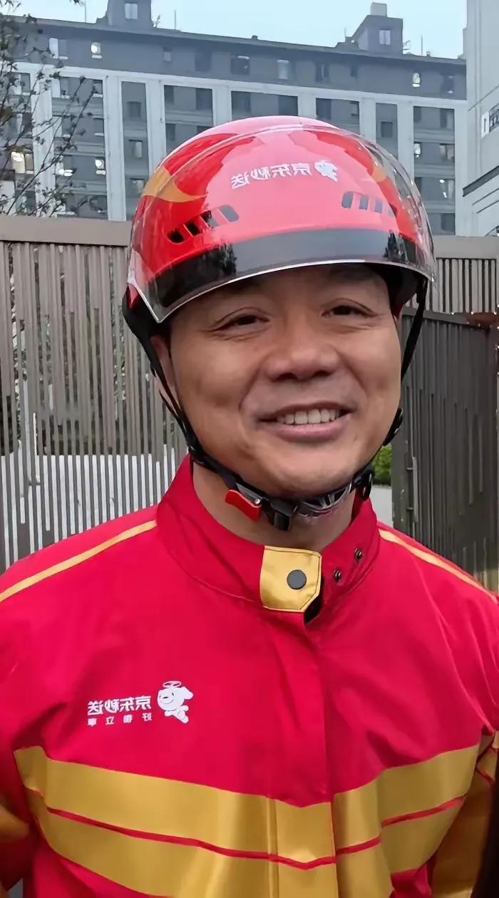 京东位于法国塞纳-圣但尼省的仓库遭洗劫不偷不是意大利不抢不是法兰西京东这