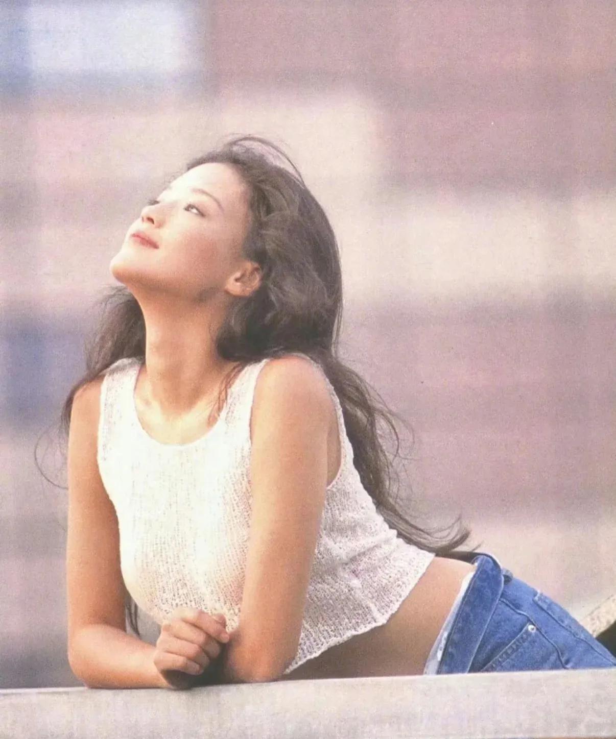 舒淇的美只有成熟的人才能欣赏，她真的妩媚迷人，风情万种，越看越有魅力。#舒淇#