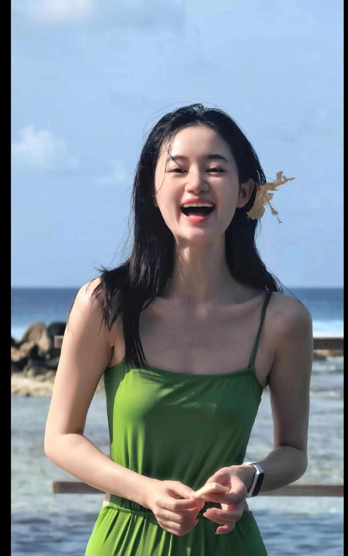 郭晓婷有点奇怪。说她长得好看吧，也谈不上，她颜值不是最惊艳的，但她给人一种腹有