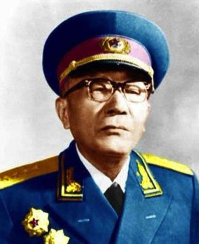 1943年，新四军七师政委曾希圣找到了黄克诚，对他说：“唉，我爱人，可能是特务。
