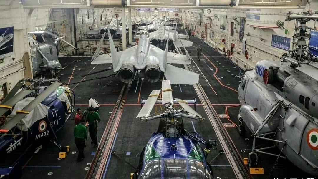 三哥目前有两艘航母，其中比较先进的，就是这艘“维克兰特”，这艘航母是意大利的设计