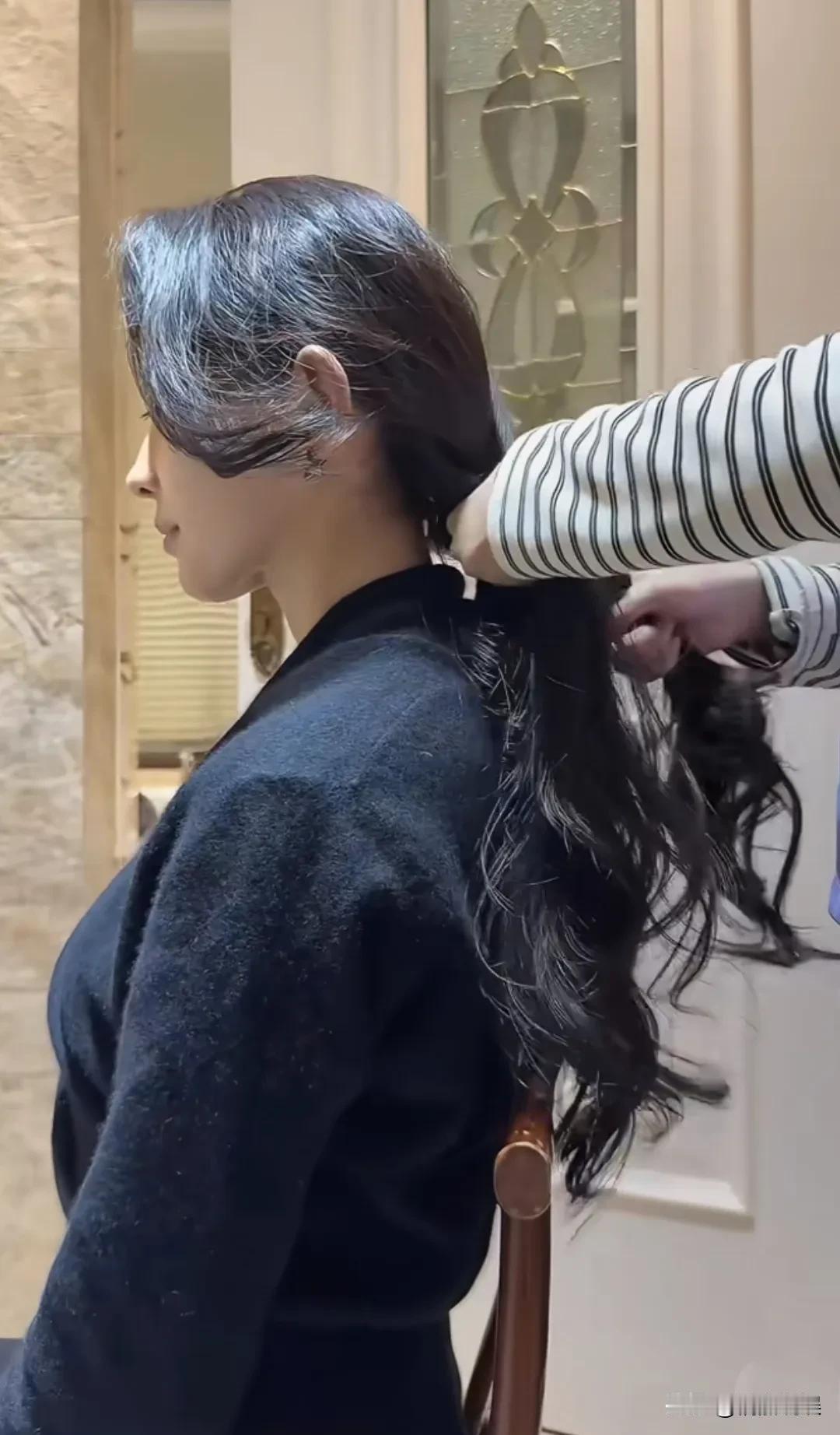 原来森林北是儿女双全，够幸福啊！森林北晒视频周末带娃，孩子们“照顾”她的一天。