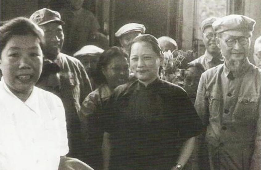 蒋介石派戴笠暗杀宋庆龄，宋美龄写了一封威胁信，蒋介石立马认怂“1933年6月