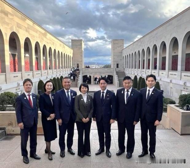 小泉进次郎来到了堪培拉！据报道，日本防卫大臣小泉进次郎刚在战犯神社拜完鬼招