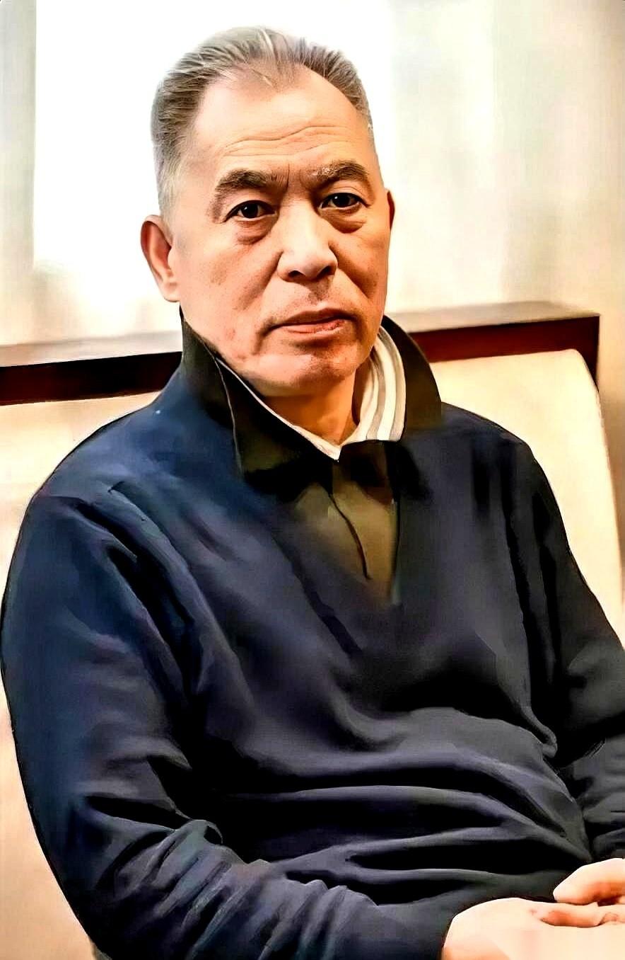 作家梁晓声的小姨，二十岁，肚子大了。单位直接把她开除了。街坊邻居的唾沫星子，能