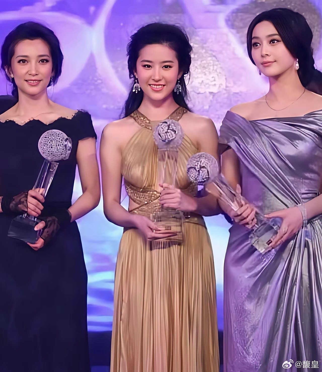 李冰冰、刘亦菲、范冰冰三人同框，美的都不知道先看哪张脸。