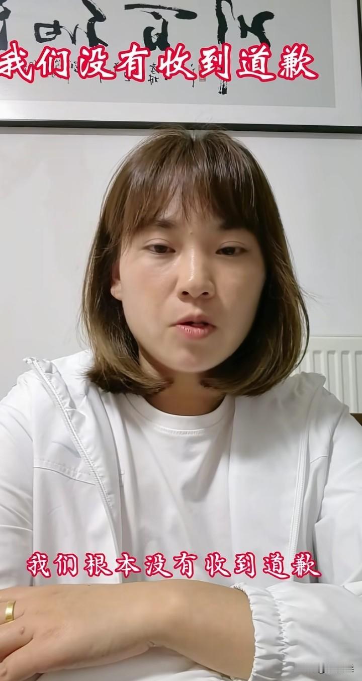 万万没想到“续面事件”马女士，居然真人出镜发声了她说要起诉面馆老板，这是咋了