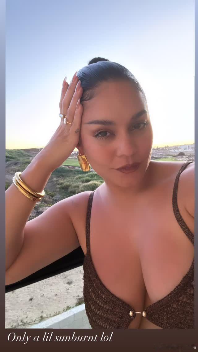 VanessaHudgens凡妮莎哈金斯再晒二胎孕照，之前妮莎表示当妈妈是人生