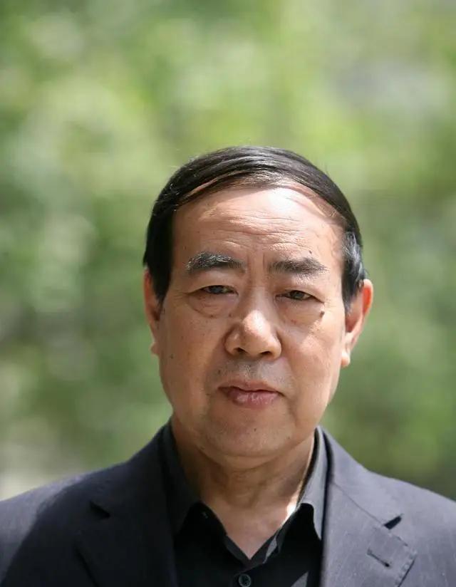 贾平凹说：“妻不如妾，妾不如妓，妓不如偷。现在的夫妻，十个有九个是凑合着过日子的