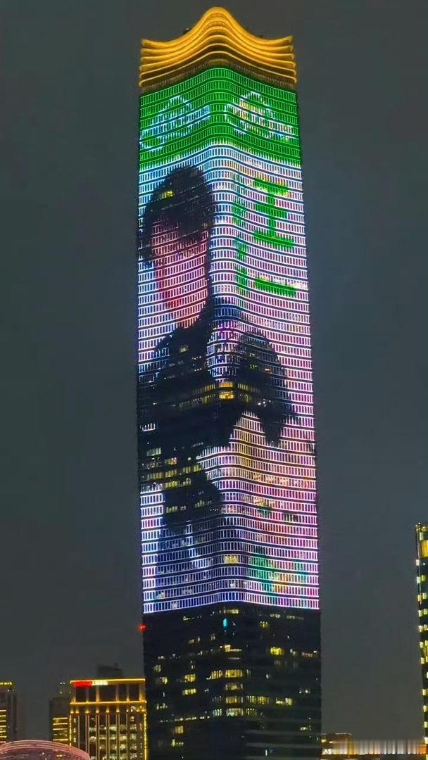 大屏地标为王一博祝平安王一博排面真是拉满了上海白玉兰广场和双子塔大屏同时点亮，巨