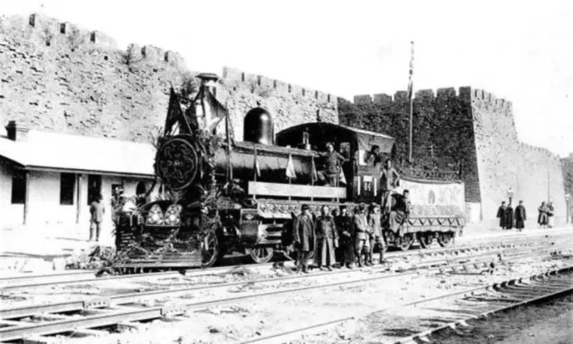 1902年，慈禧命袁世凯修筑新易铁路，关内外铁路总办梁如浩推荐詹天佑为新易铁路总