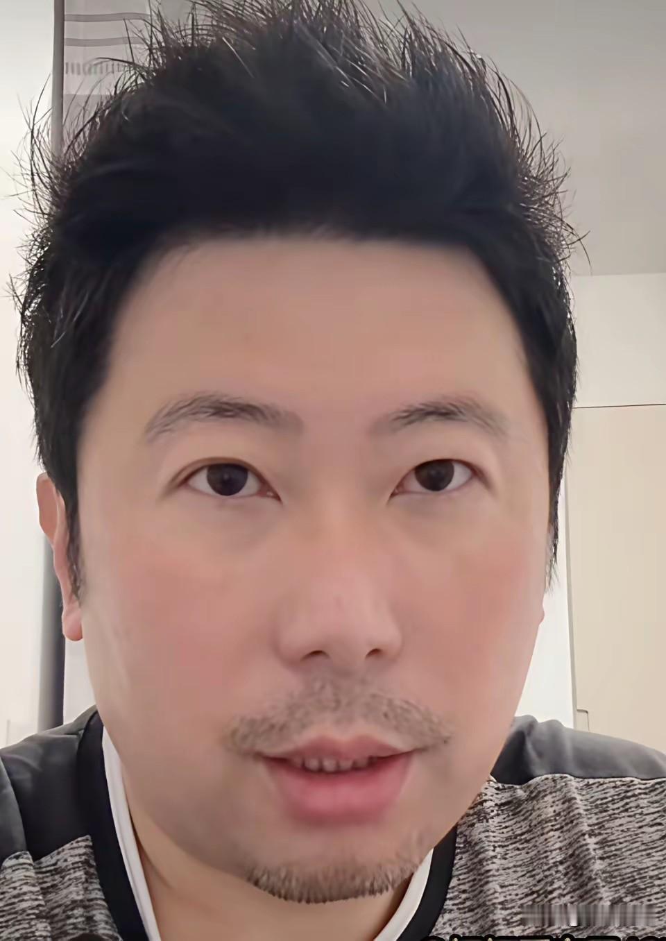 雷洋说王楚钦和巅峰樊振东、马龙没法比，教练组偏让他当队长，带梁靖崑和林诗栋。这