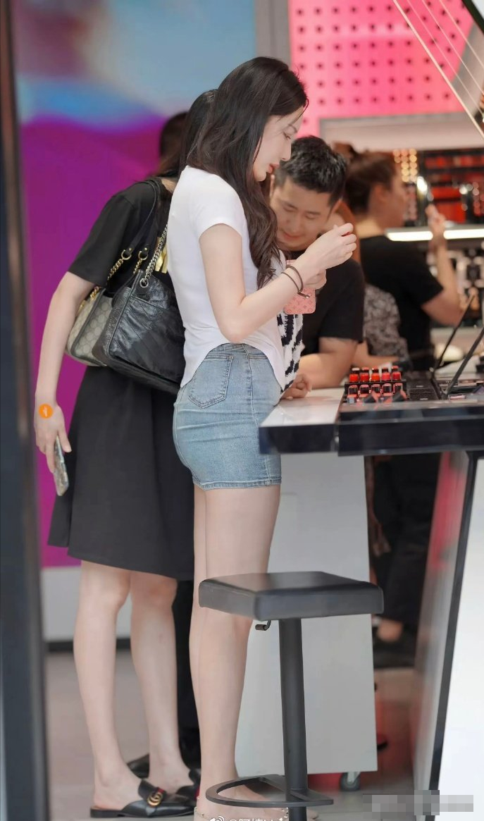 现实中这种腿型你给打几分？