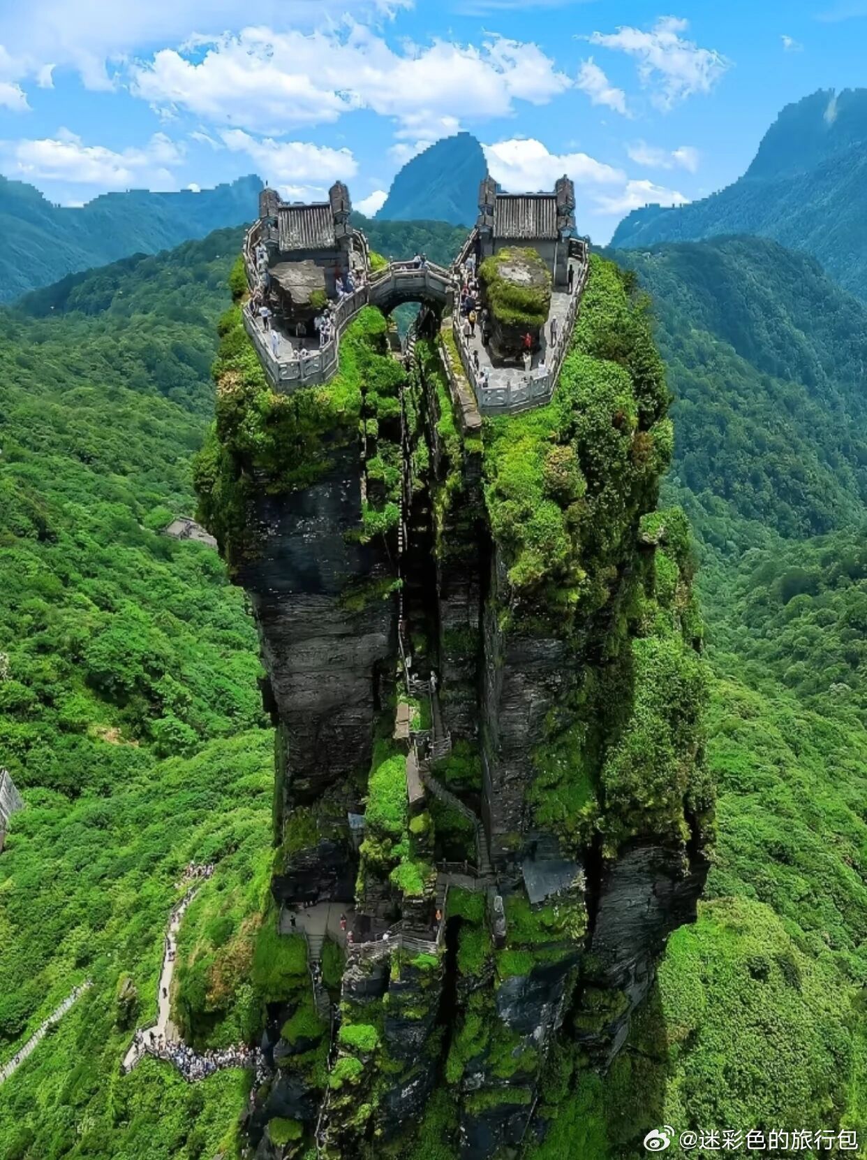 世界再喧嚣，这里总有一片净土能安放疲惫的灵魂。贵州梵净山，此生不到是遗憾，登山累