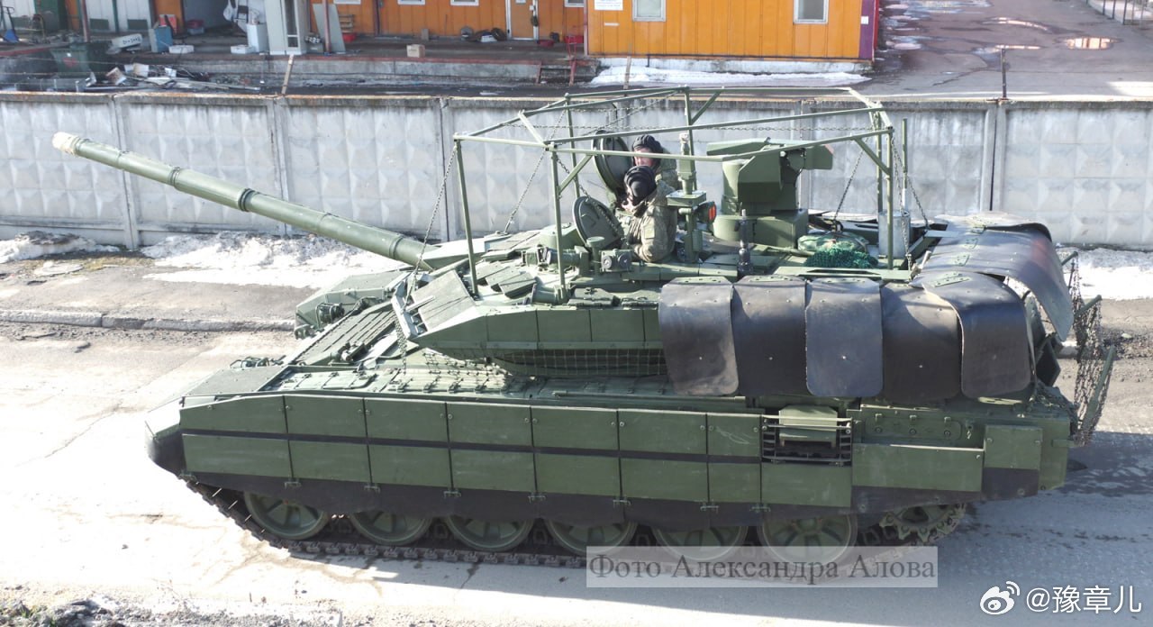 叶卡捷琳堡进行5·9阅兵彩排的俄军装甲集群