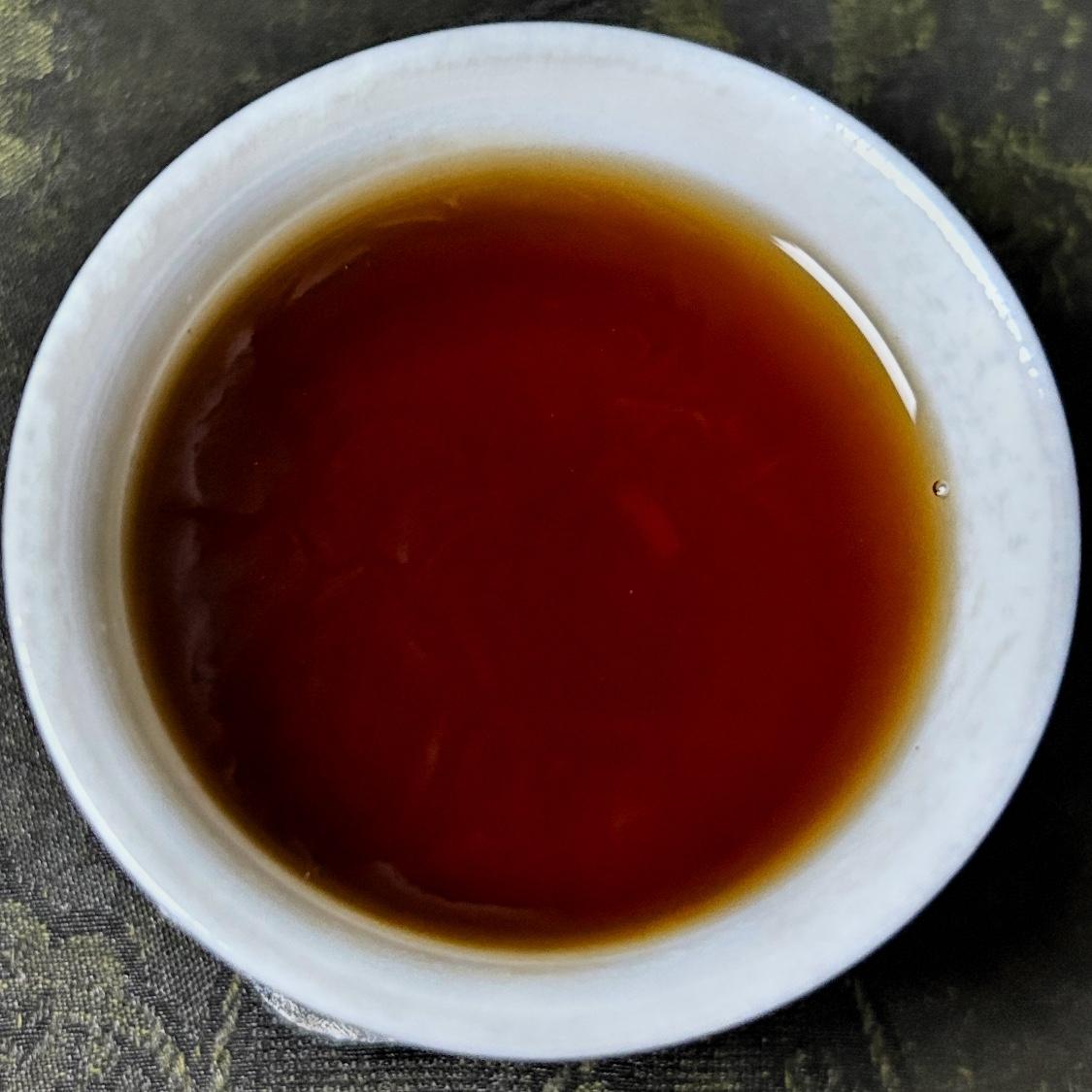 喝茶，年轻时贪浓，年长偏爱淡，基本茶龄20年以上的都是这么过来的。年轻时喝茶