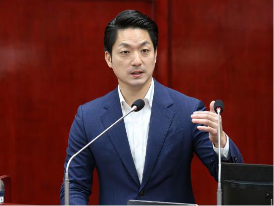 该怎么评价蒋万安？ 把话挑明了讲，无论是脾气秉性、行事套路，还是眼界气度，他