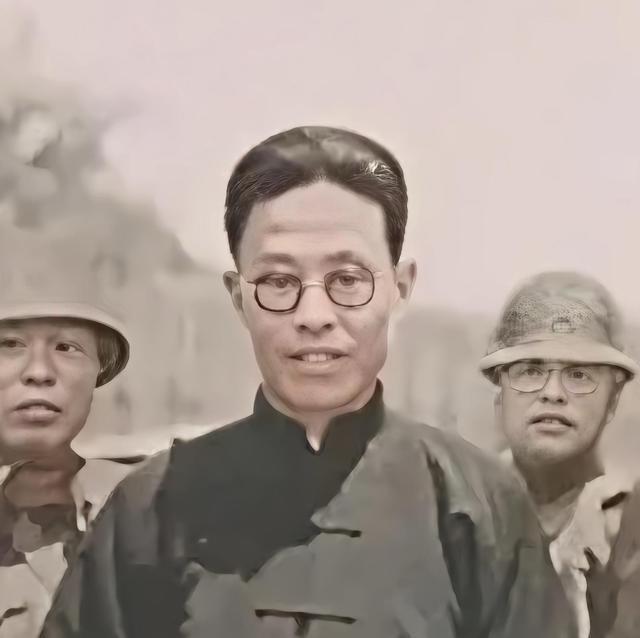 1941年，八路军独立营长叛变，侦察科长知道后就去劝阻，进村后，他感觉不对劲，就