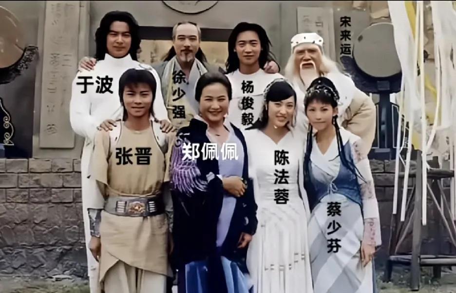 时间真是不等人，一晃眼，2003年的这张合影已经距今22年了。照片里的他们，有的
