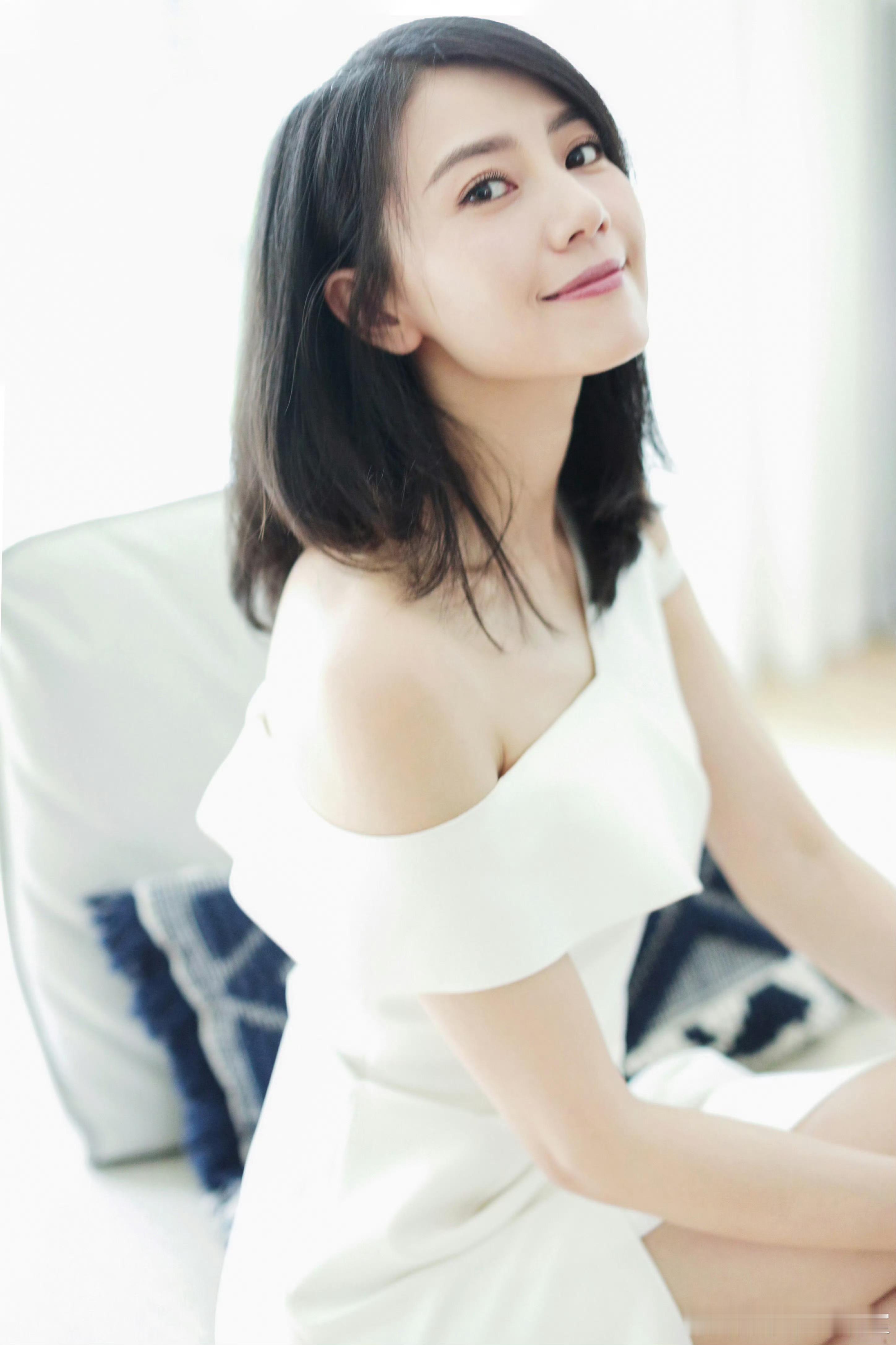 我一直都觉得，生活里那些“莫名其妙”的瞬间，才是藏得最深的温柔啊。高圆圆就像姐