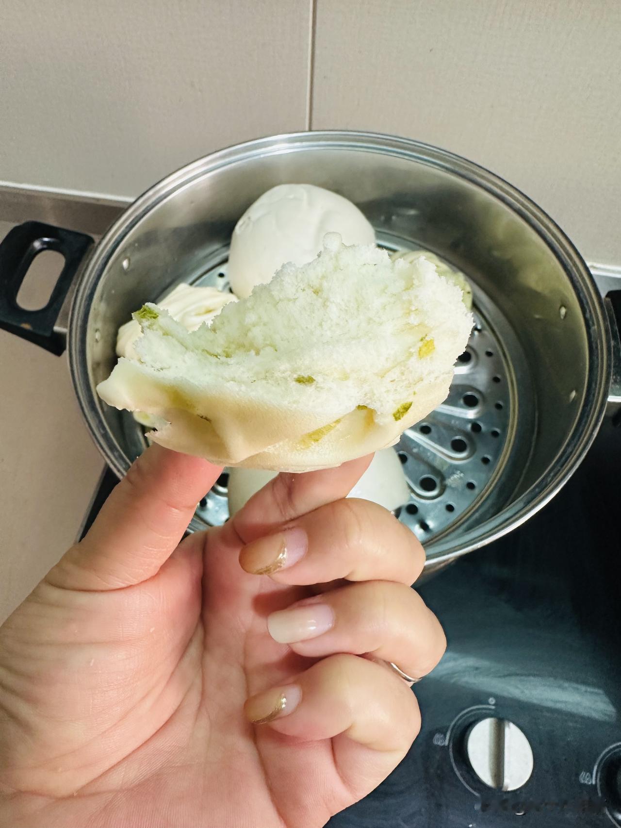 谁家有这种老爷们出来报个到每次吃饭都是菜留一口，馒头留一口不管谁说都改不了这