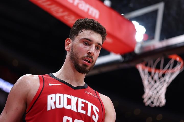 申京休赛期又在升级！名训练师盛赞：联盟技术最细腻大个子之一看NBA上咪咕视频，