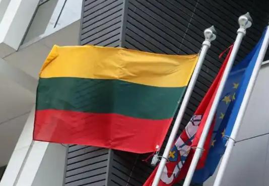 新加坡前国会议员吴俊刚发文指出：“过去四年来，中国断绝和立陶宛的外交和经贸往来，