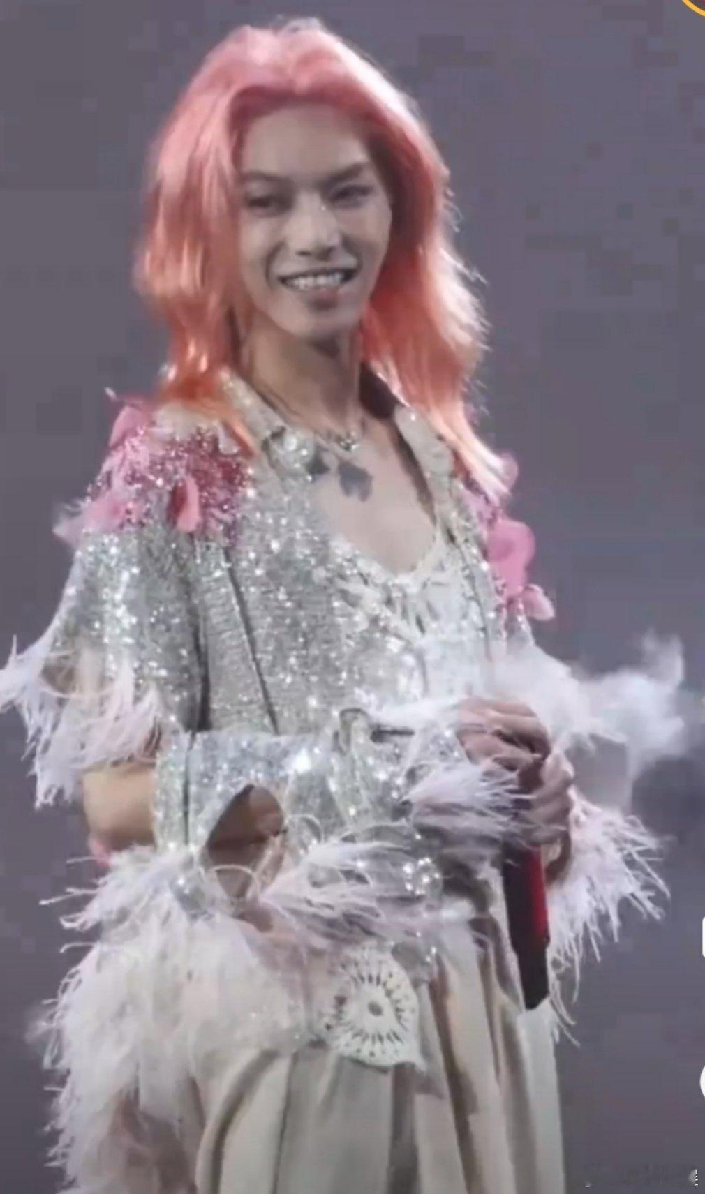 华晨宇的美貌迷住你了吗？​​​