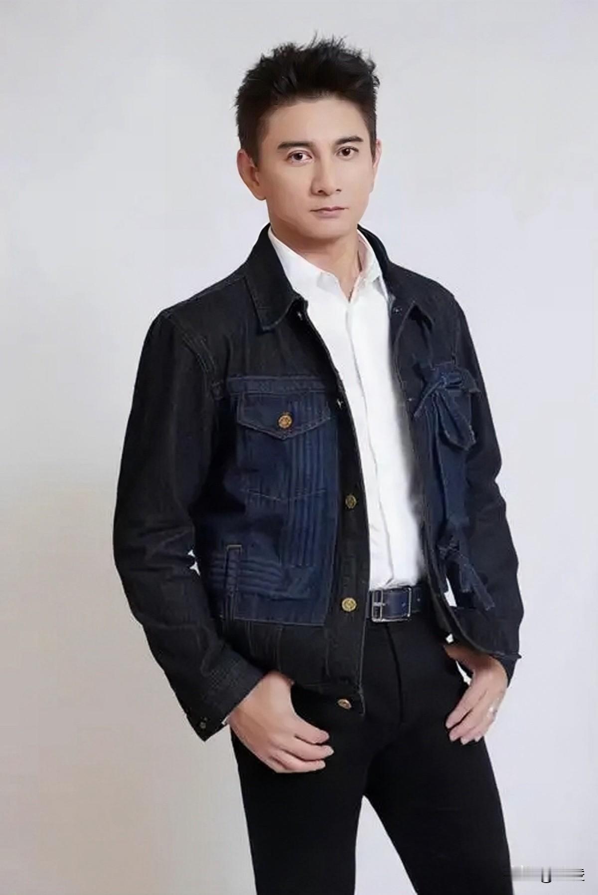 2012年，吴奇隆弄了家影视公司，找赵丽颖说：“你投十万块，我给你1%的股份。”