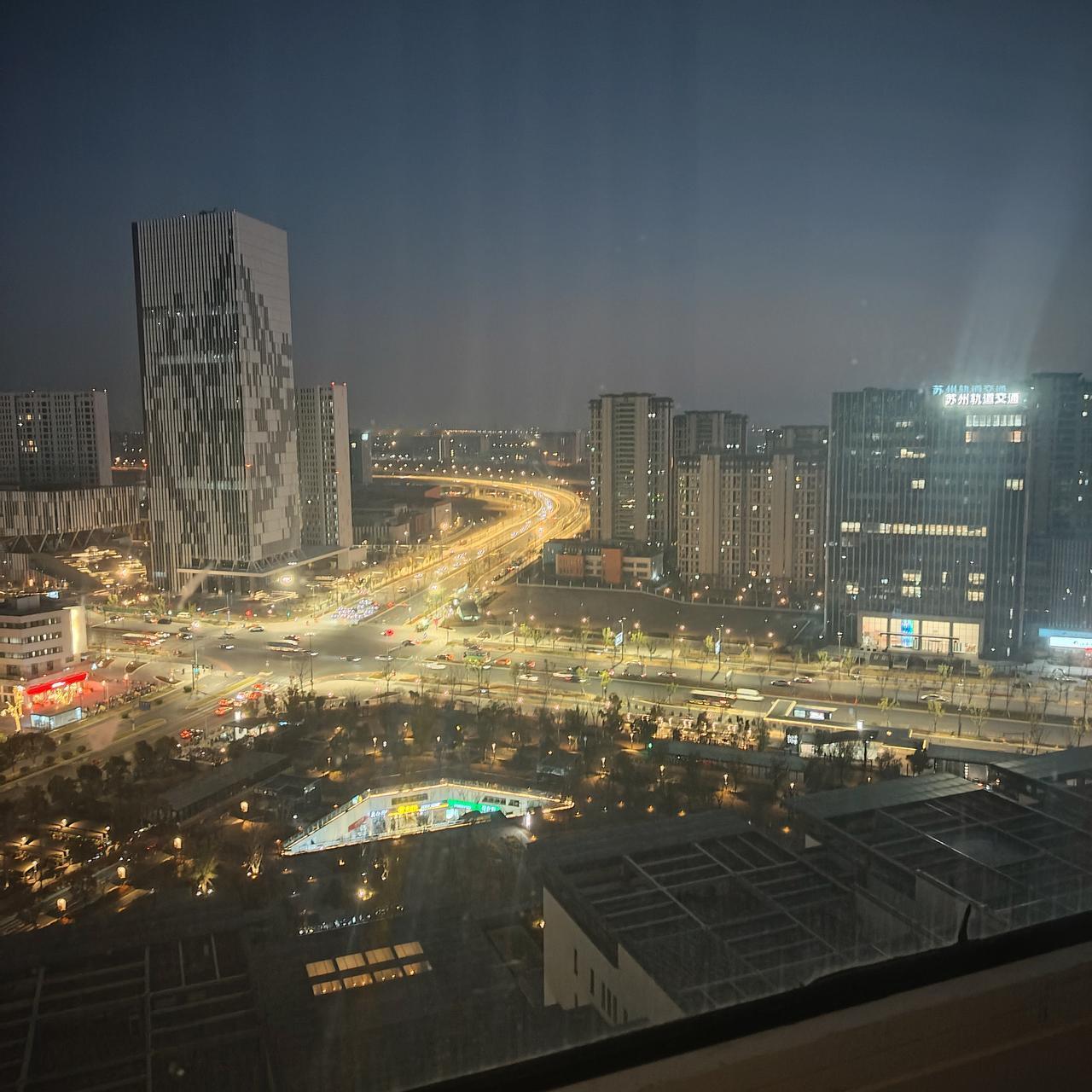 你有没有想过，为什么有些人好像活得特别满足，而另一些人明明什么都有，却总是焦虑不