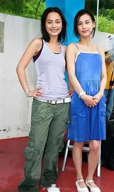 两位女明星十多年前的照片，是黄圣依和钟欣彤吗