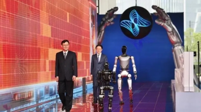国内传来两条重磅消息，每一条都令人振奋！第一条消息，2025年上海科技节玩出