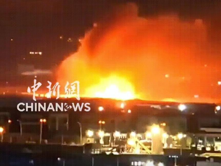 偷袭成功，伊朗无人机引爆美军弹药库！执行这次突袭的是伊朗革命卫队空天部队，机型