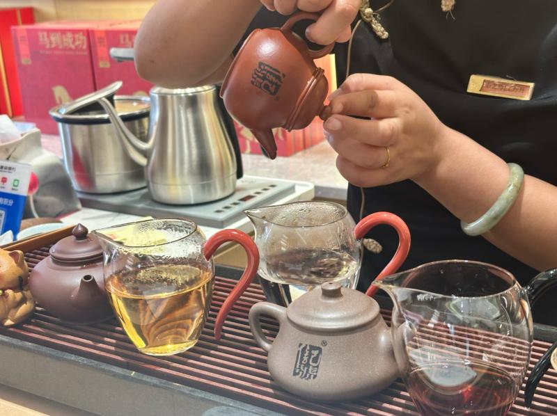 长期喝茶的人，最后都怎样了？研究发现：每天2-3杯茶或可延寿茶叶里藏着不少