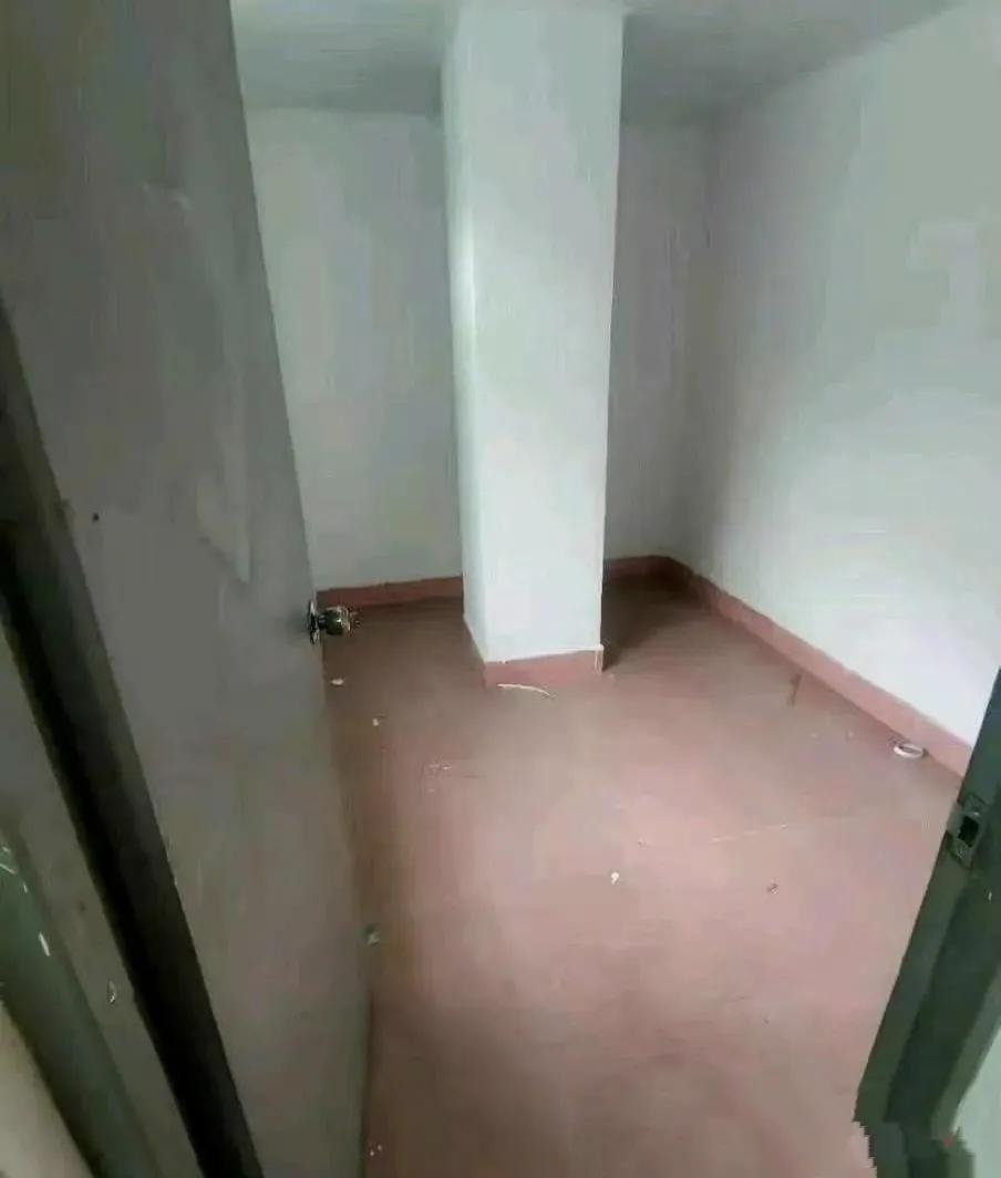 为了图便宜，男孩买了一套卧室带承重柱的房子，居然因为这根柱子的存在，价格比正常低