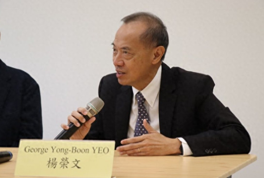 不装了！新加坡前外长杨荣文直言：真要选边，我们只能靠美国！
