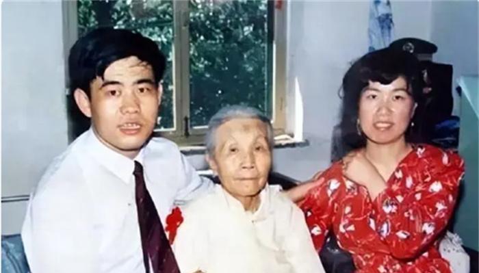1992年，88岁老奶奶叮嘱孙子说道：我死后，一定要好好保存遗体，将来会出现奇迹