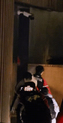 莎莎太要强了，你脚踝都受伤了，怎么还自己背包呢？昨天莎莎回酒店的时候，腿都