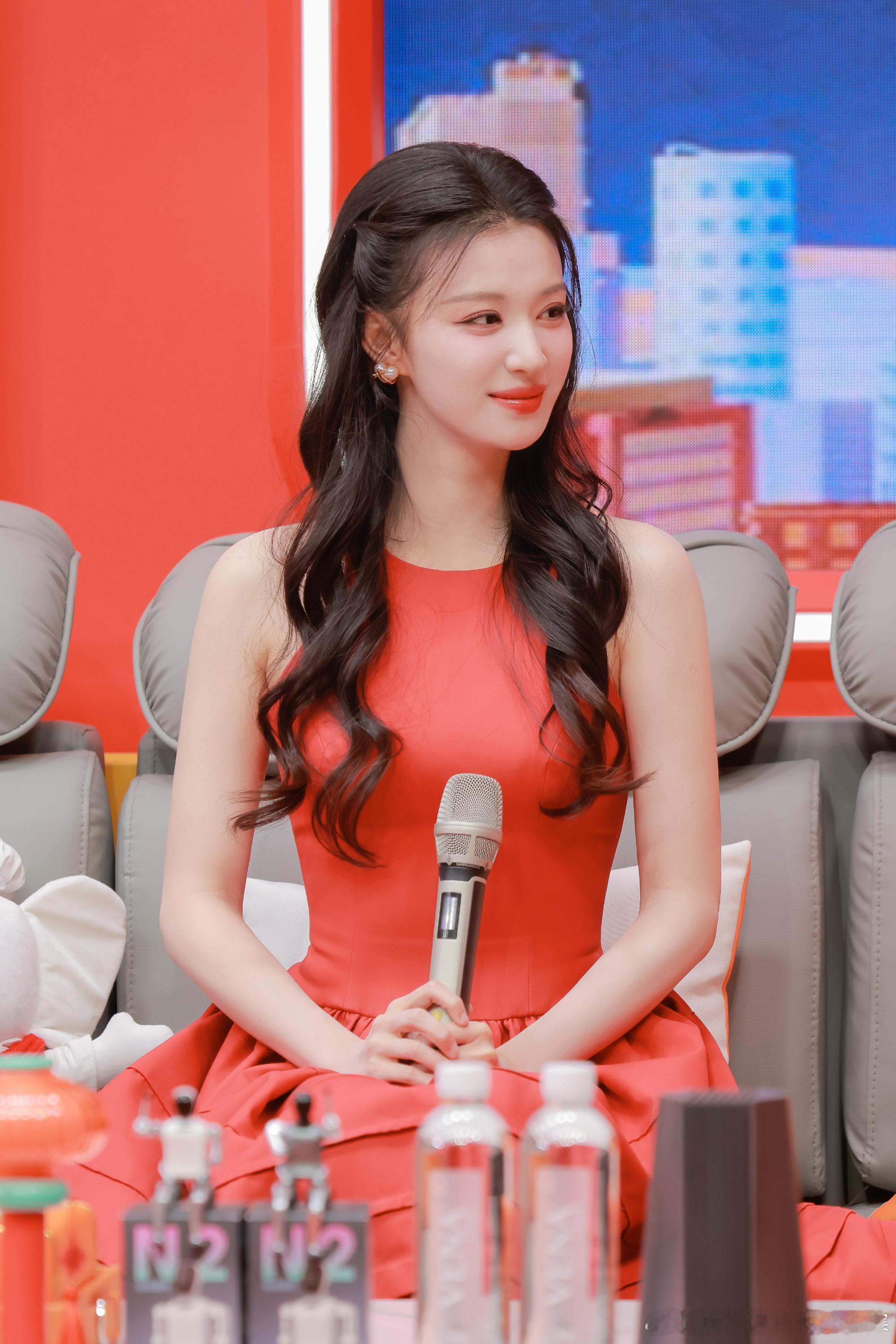 王楚然红衣捧福家🚢这个美🥹🤗😚🥰王楚然