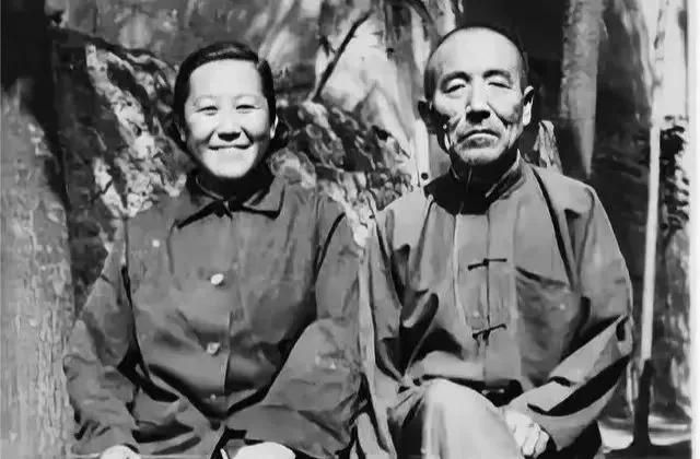 1971年，一48岁农民娶了一个小他10岁，还有过坐牢记录的女大学生。洞房花烛夜