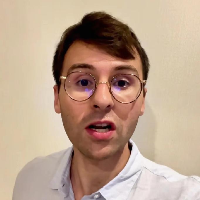 马库斯昨晚到北京了！今天出来以后发现手表和戒指丢了，他说如果在法国，手表和戒指现