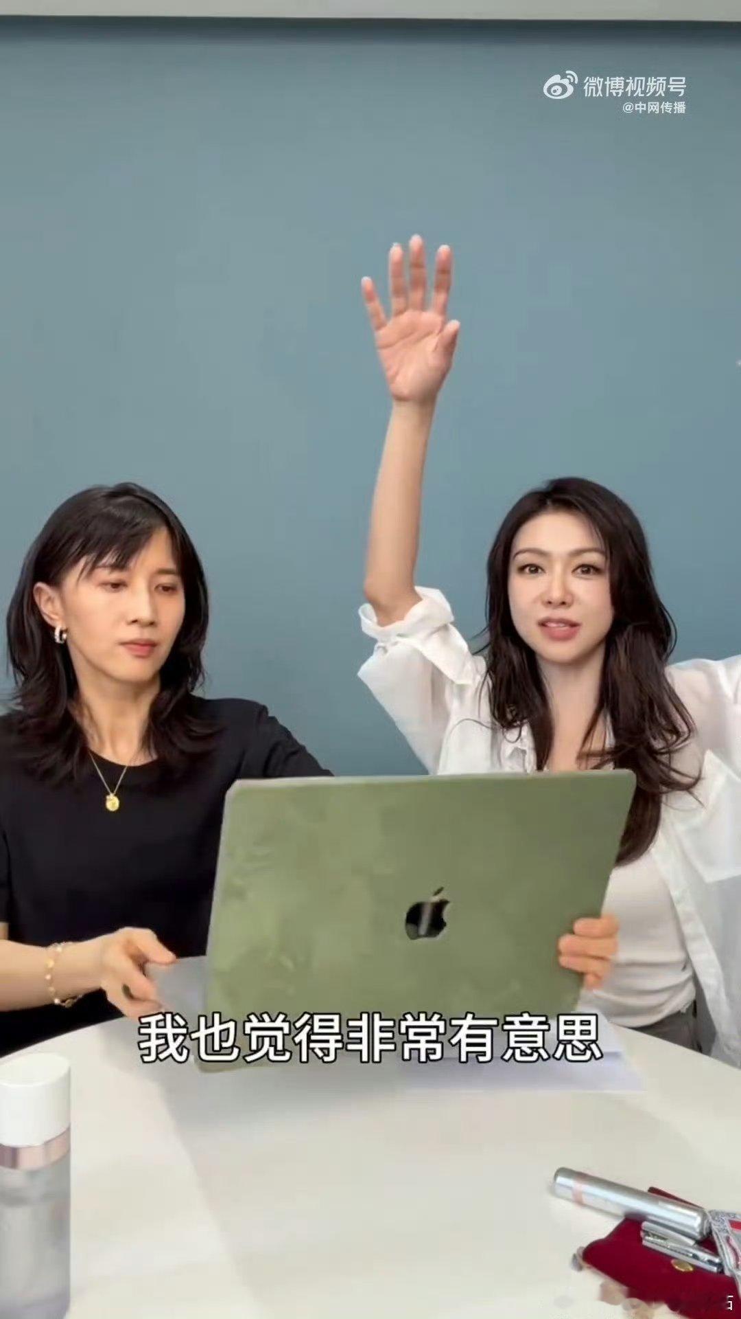 薛凯琪把自己瞳孔做成画送爸妈我第一次见有人把自己的瞳孔送给别人当礼物，是真的好恐
