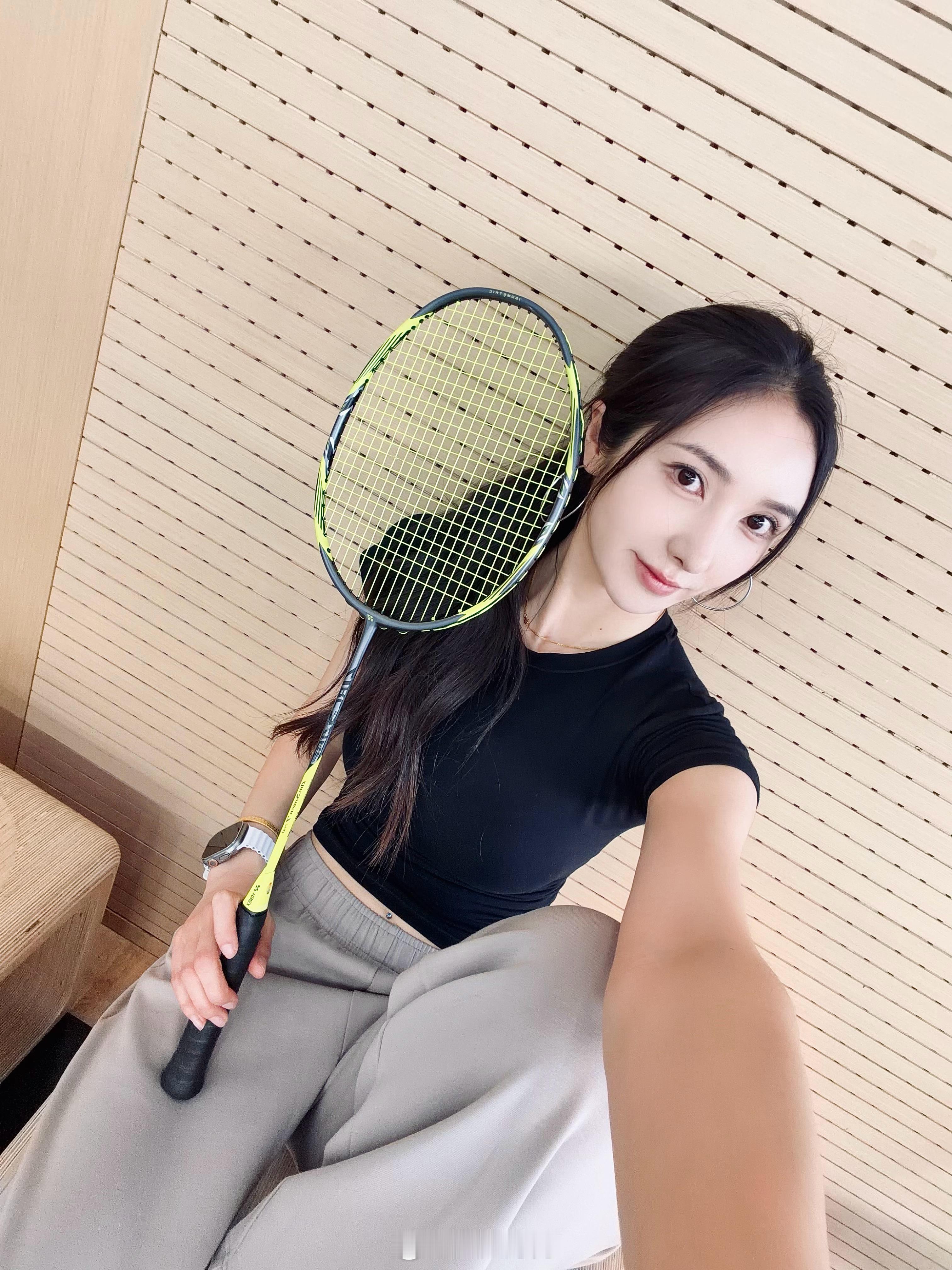 健身运动打卡羽毛球健身打卡Day5今日打1h，由于出门忘带球桶，包里只有一颗