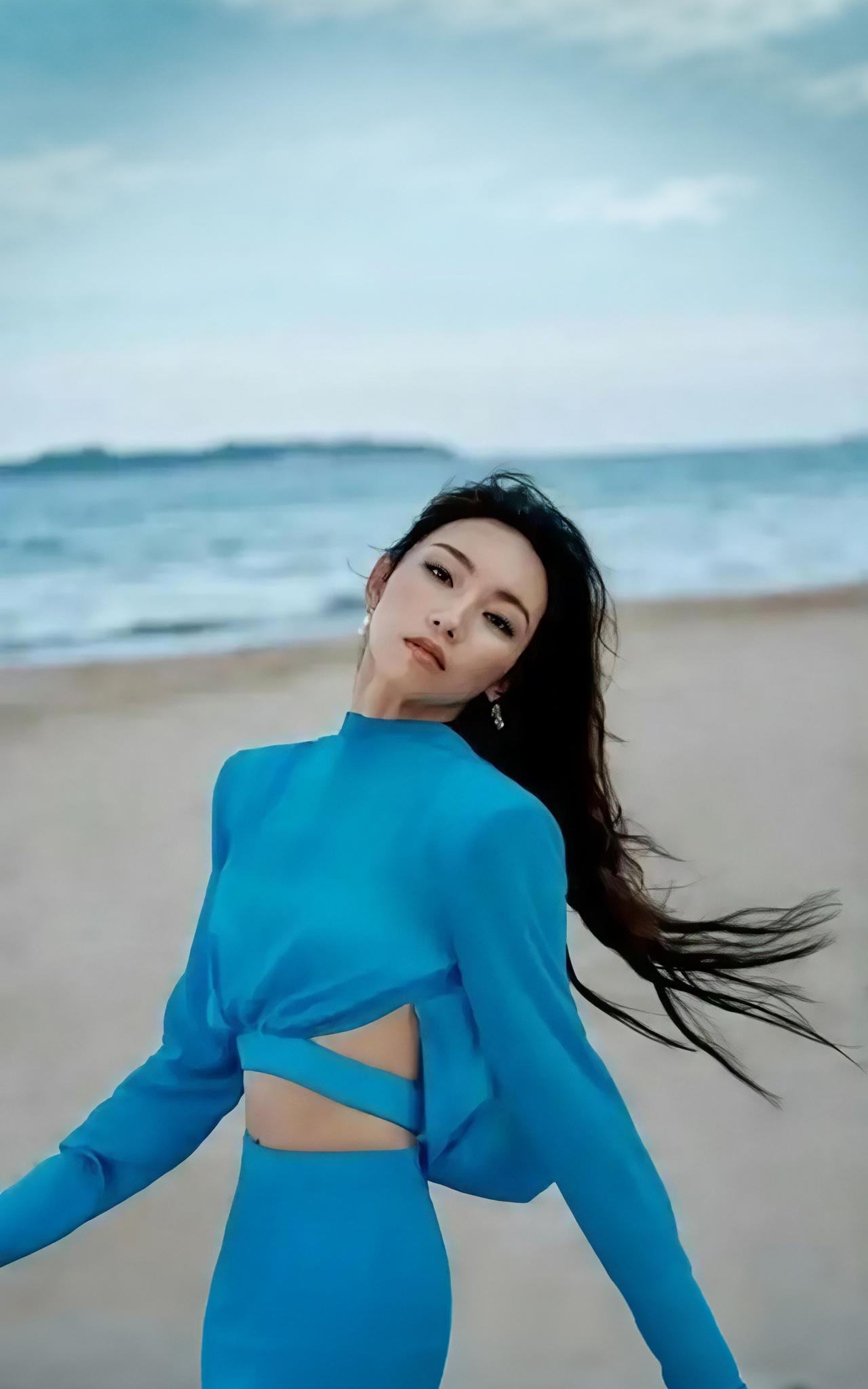 大家发现没有那尔那茜喜欢扬着下巴这是一种什么心态？今天咱不谈她的演技就谈