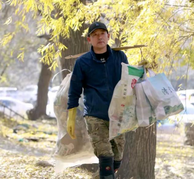 这下好了，不止内蒙古，全国人都知道了！内蒙古有个叫高伟的银行员工，放着节假日不歇