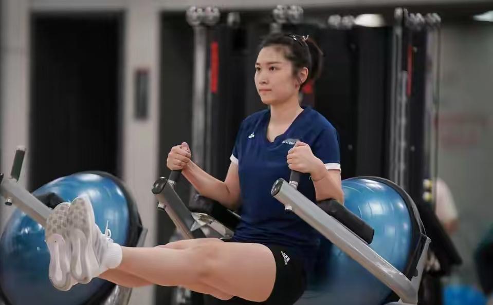 中国女排自由人断档危机，新人真的顶上了？王梦洁今年31岁，伤病问题使其在本赛