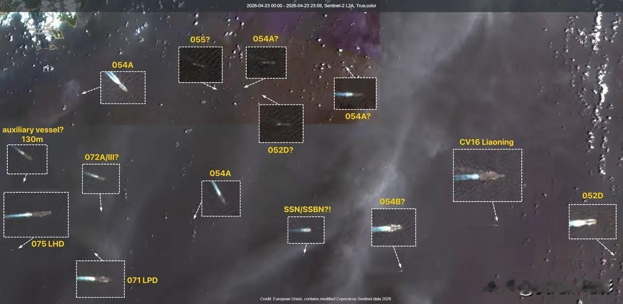 卫星照片显示，中国海军在南海集结了强大兵力，至少包括14艘各式舰艇。巧了！中
