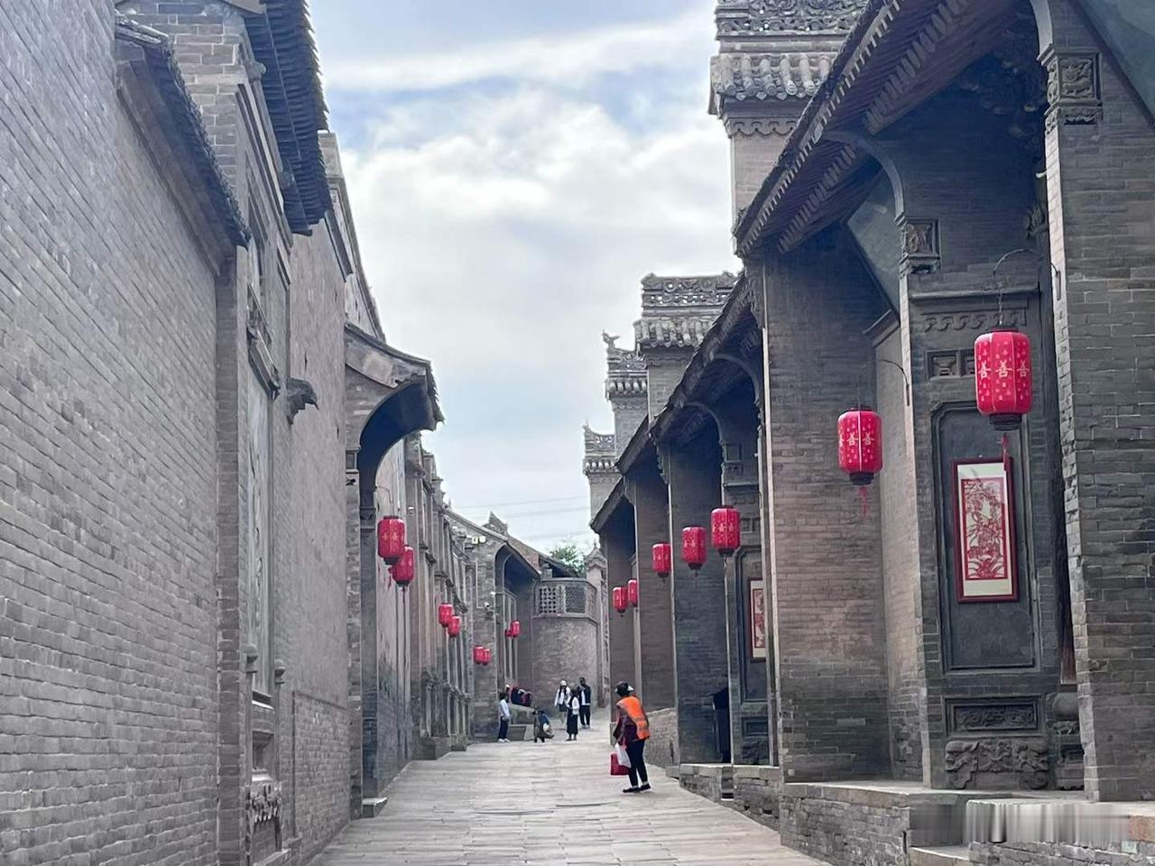 占地200多亩的万荣县李家大院。当地著名大善人，赈灾赈到负债。我看的第一个山西