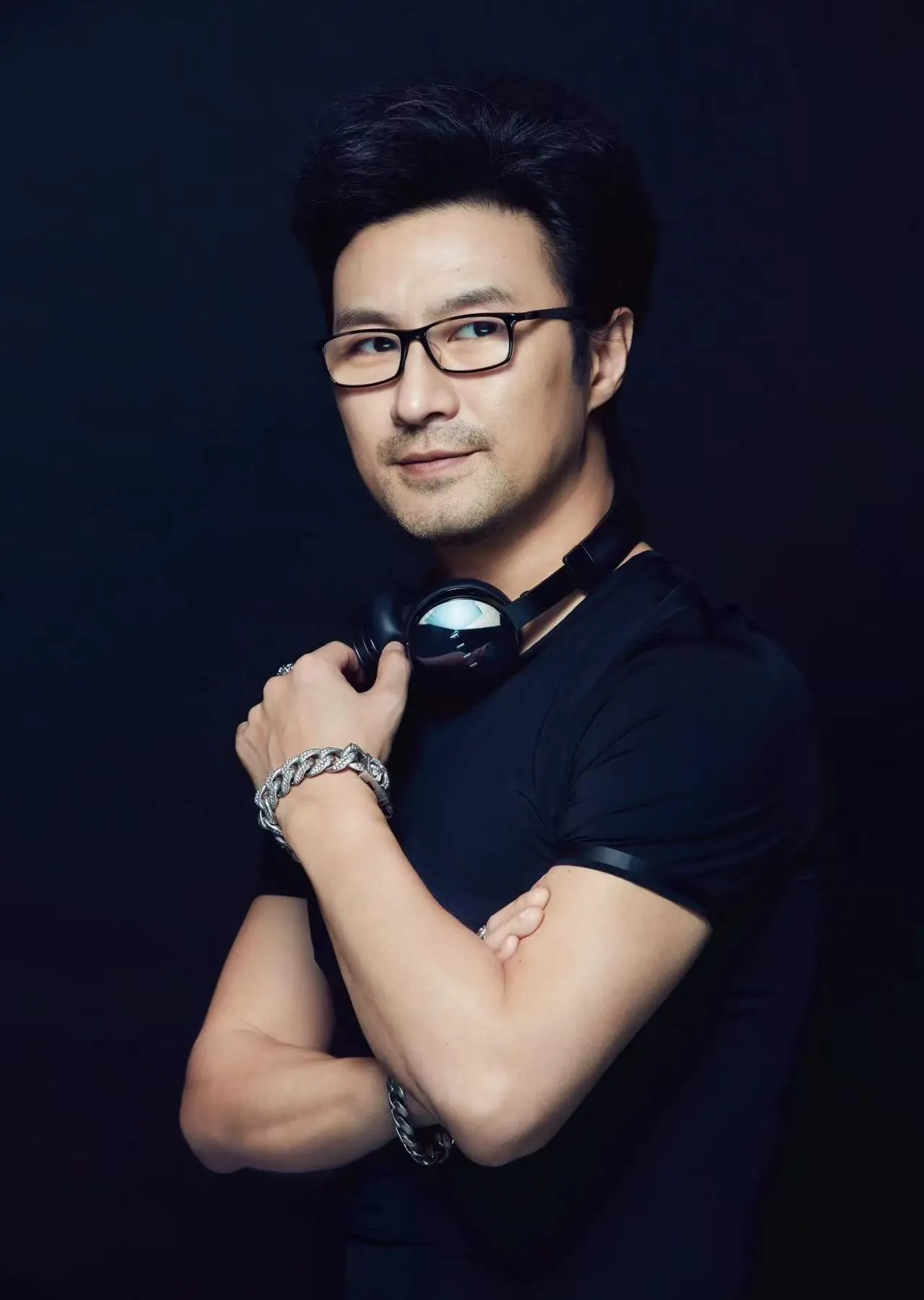 汪峰今晚恐怕要睡不好觉了！不是森林北离他而去了，也不是又传出啥绯闻了，而