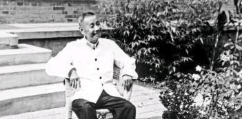☁1977年经中央决定免去王宏坤的海军第二政委职务，1983年4月王宏坤按